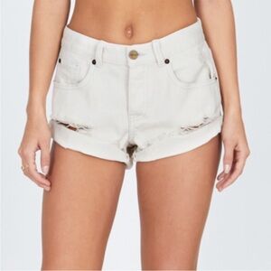 Amuse society size 25 white jean shorts